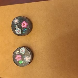 Glittery flower stud earrings